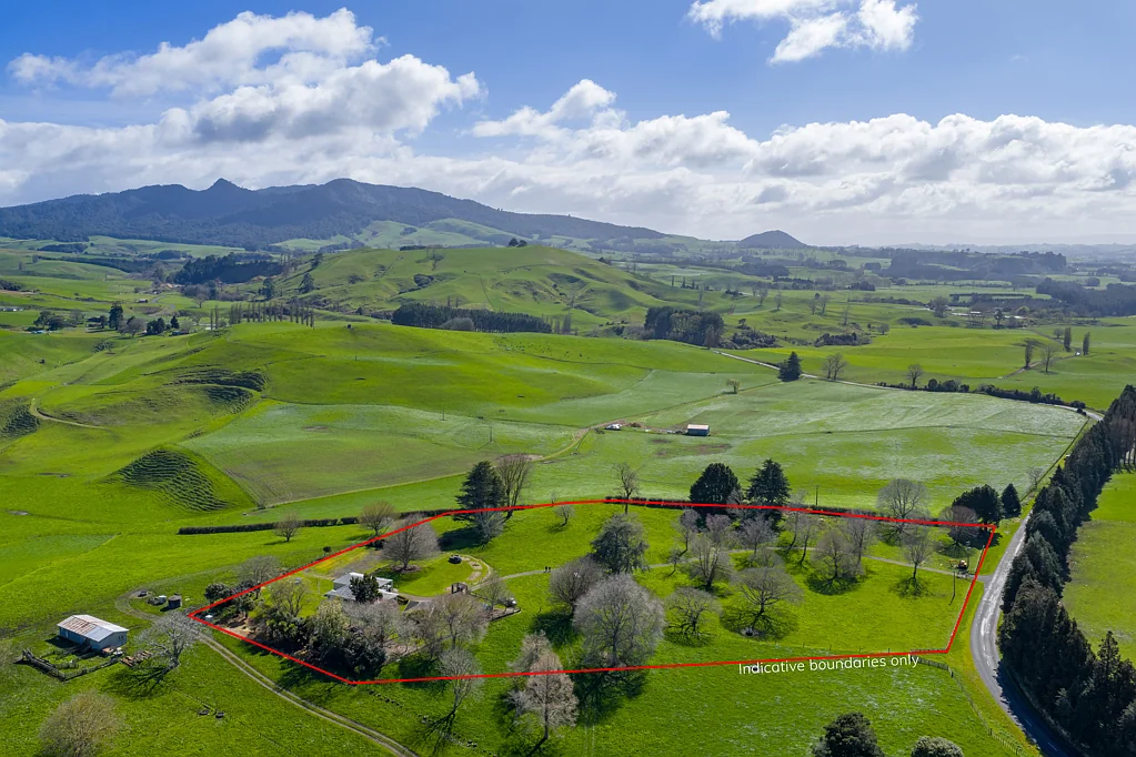 Pukeatua Family Lifestyle Retreat –Renovate or Simply Enjoy