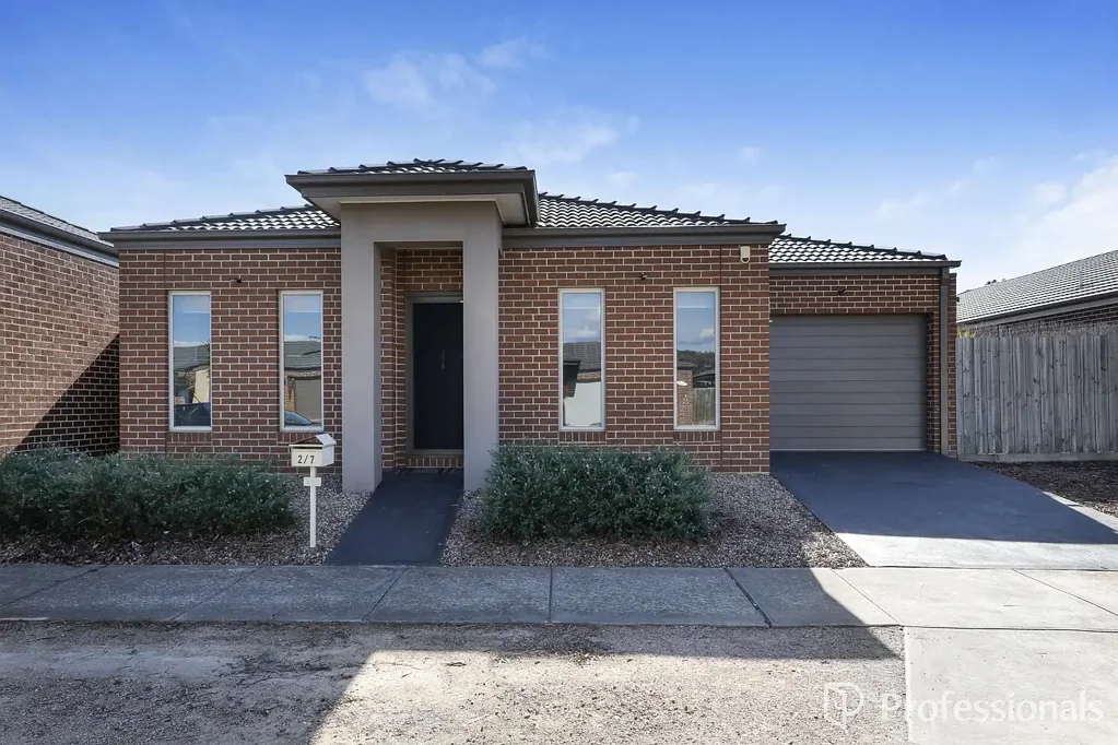 2/7 Burswood Circuit, Harkness, VIC 3337