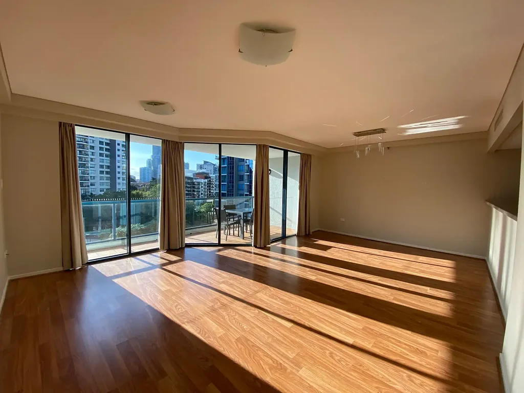 TWO BEDROOM APARTMENT IN THE HEART OF THE DOCKSIDE PRECINCT, KANGAROO POINT