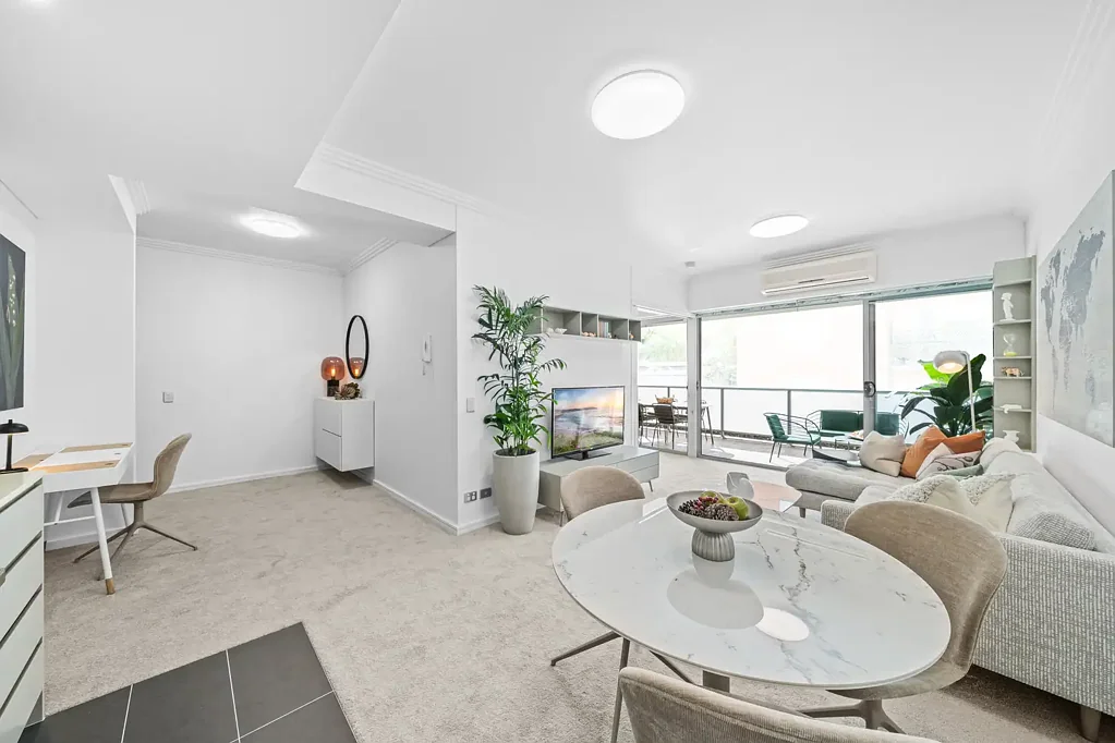 Maroubra 1房 Maroubra海滨瑰宝 宽敞单卧精装 开放式布局 大型阳台 安全车位 便利生活核心 Stylish Beachside Living In The Heart Of Maroubra