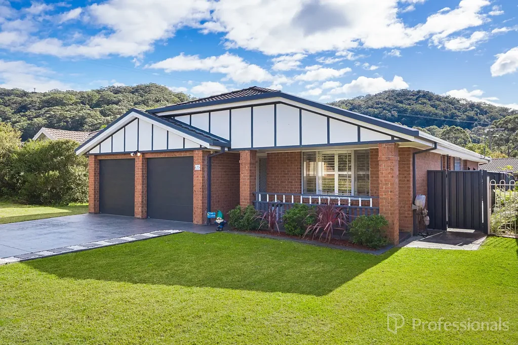 29 Manooka Road, Point Clare, NSW 2250