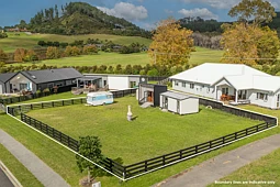 1 Tinirau Place, Cooks Beach