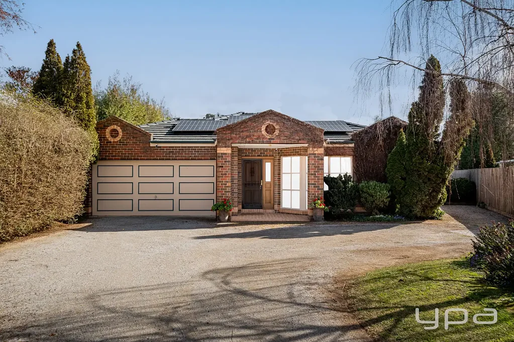 Werribee 3બેડરૂમ STUNNING SOUTHSIDE HOME ON A HUGE 802M² ALLOTMENT