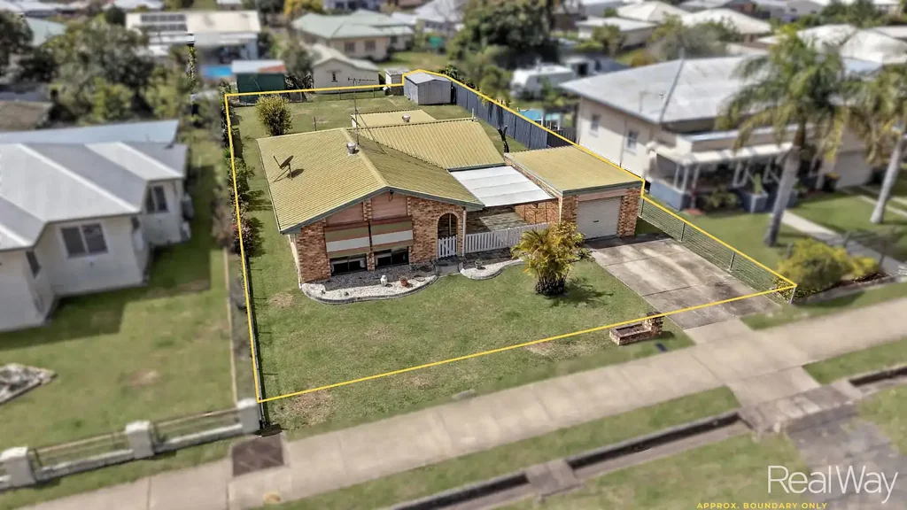 Walkervale 3Kwarto Solid Foundations, Copious Possibilities - 3 Bedroom Brick Home in Prime Position!