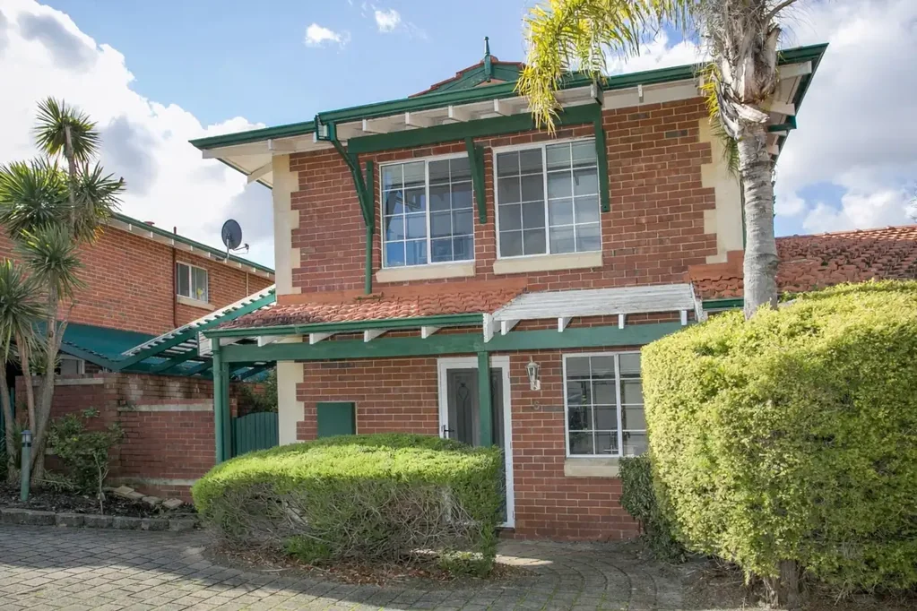 Maylands 3房  Stylish Townhouse Living in a Prime Location