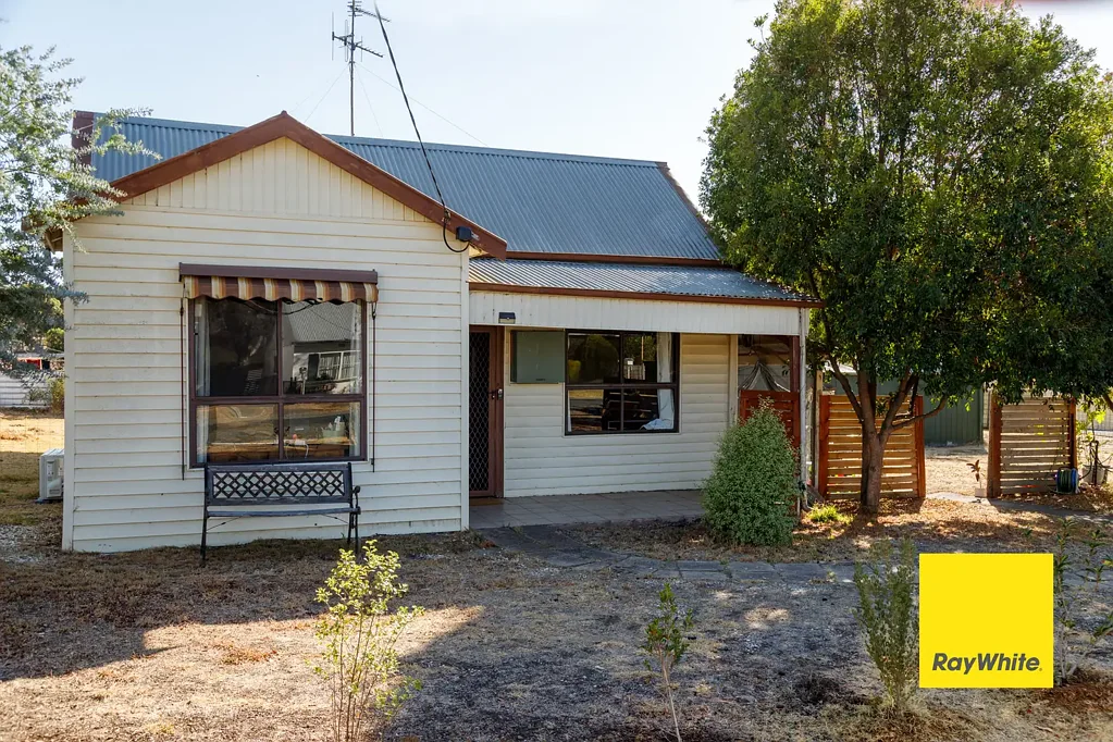 Rushworth 3 Bedroom Charming Cottage on a Large Block with Development Potential