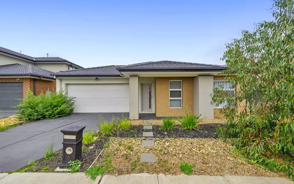 Modern Family Comfort Living in Prime Berwick Location