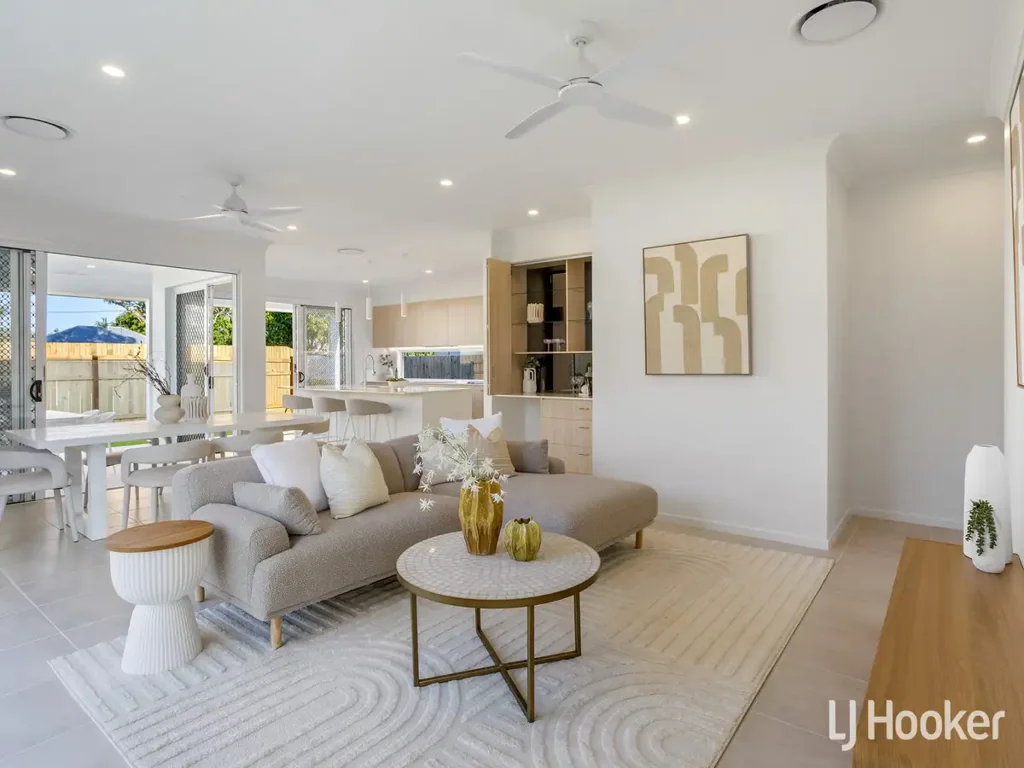 Woody Point 4 Bedroom Introducing Your Dream Home: Endless Possibilities Await!