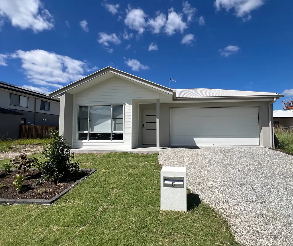 Beautiful Modern Quality Home in Foreshore, Coomera