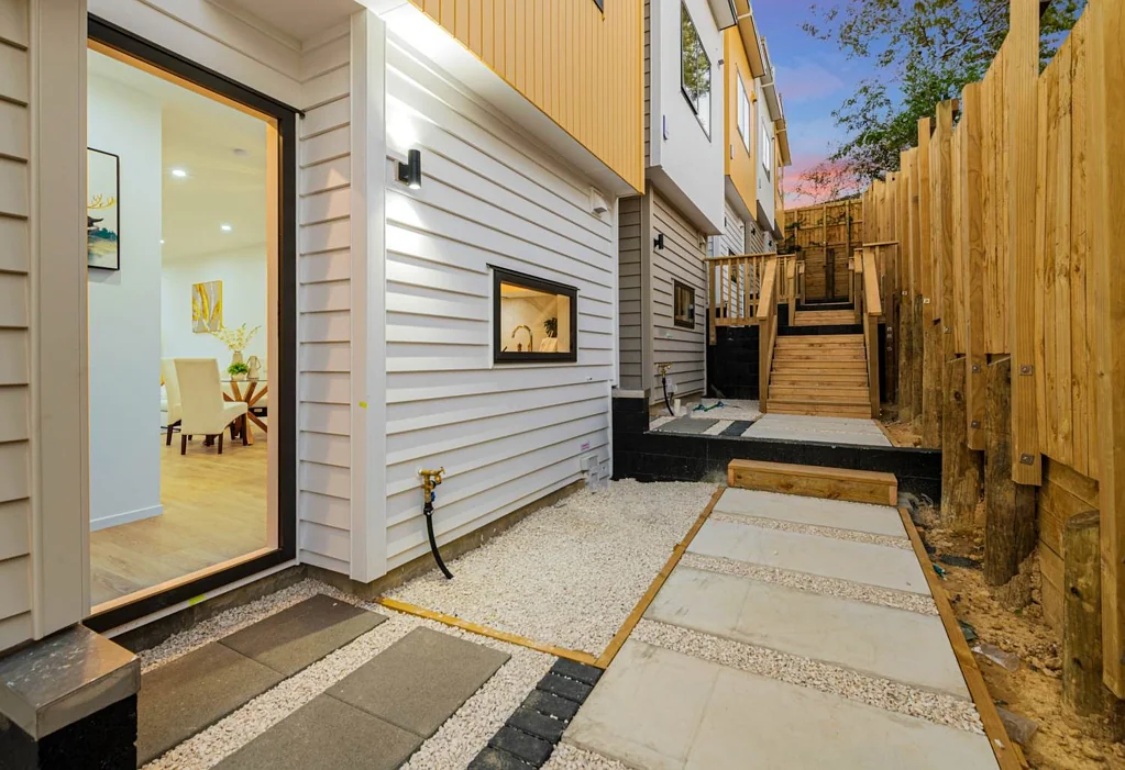 Pakuranga Heights - 2 Bedrooms with 1.5 Bathrooms