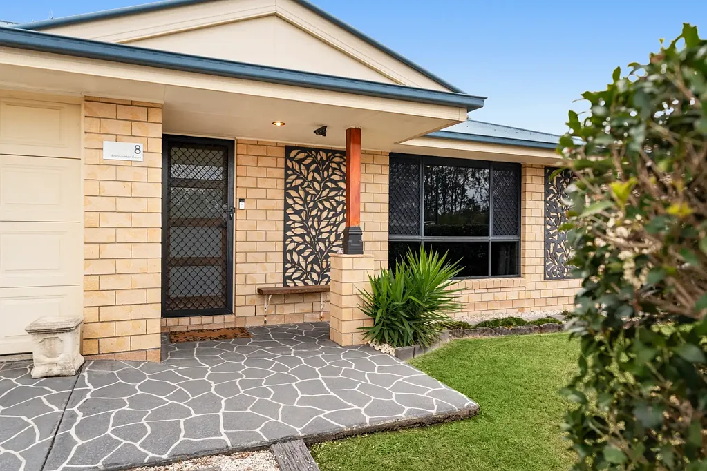 Deception Bay 4房 宁静海湾区域的大地块生活 - 宽敞低层娱乐型住宅，尽享自由空间 Large Lot Living in Tranquil Bayside Pocket - Lowset Entertainer with Room to Breathe