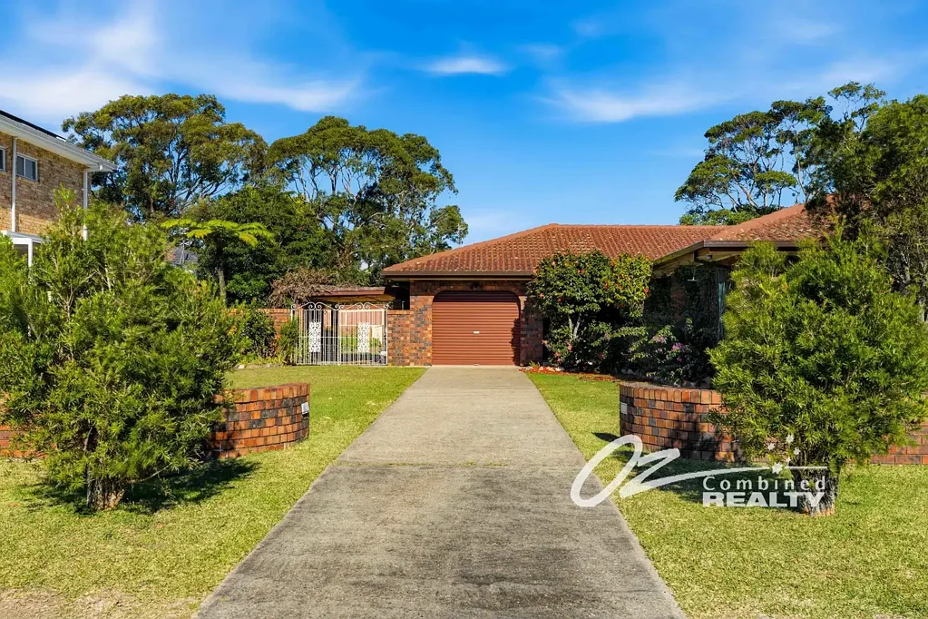 Spacious Family Home Just Moments from Collingwood Beach – Fully Furnished