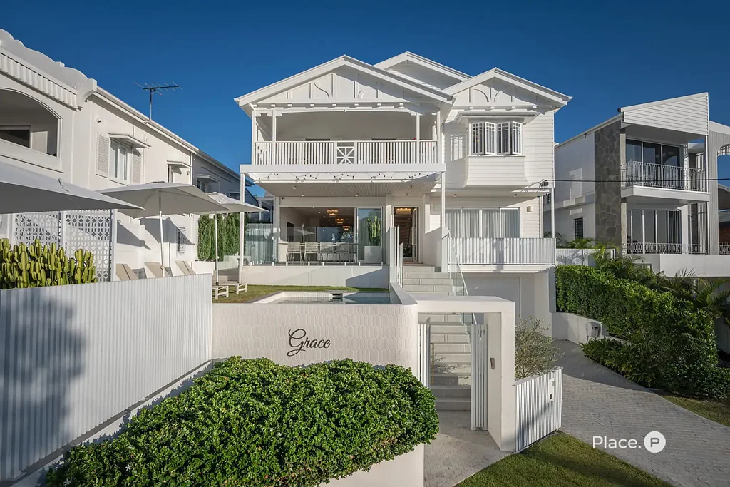 Balmoral 6房  每隔一段时间，就会出现一栋真正与众不同的房子。 Every once in a while a house comes along that is truly something special.