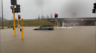 突发！奥克兰宣布进入紧急状态！暴雨已致1人遇难，国际机场、超市、民宅被淹，现场太惨烈了......