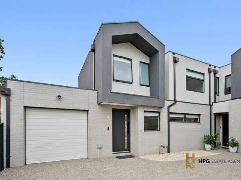 Tullamarine 2 Bedroom SIMPLY STUNNING!