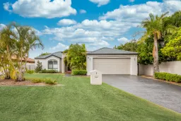 7 The Parade, Helensvale