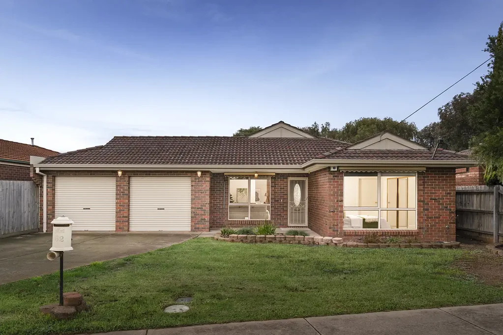 Werribee 4 Bedroom Premium SOUTH SIDE location!