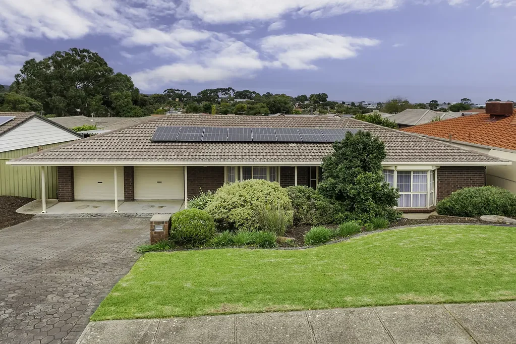 Old Reynella 4ห้องนอน A Family Favourite with a Backyard Built for Company and More In Reserve.