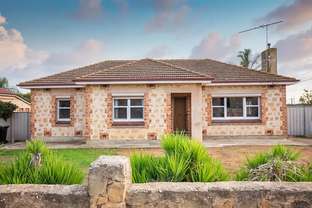 Murray Bridge 3 Bedroom Starter Or Investment Perfect - Land Huge