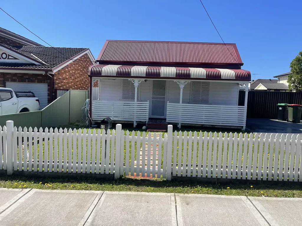 House for rent Fairfield East 2br 2 bath 2 lounge walk to 2 stations