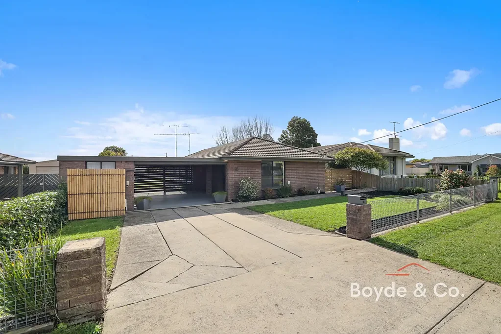 Trafalgar 4 Bedroom Quality Home - Room To Develop!!