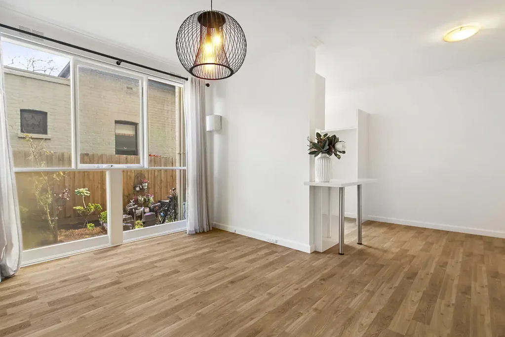 A Cosy Elwood Apartment