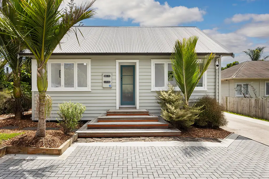 32 Pine Avenue, Henderson, Waitakere City, Auckland