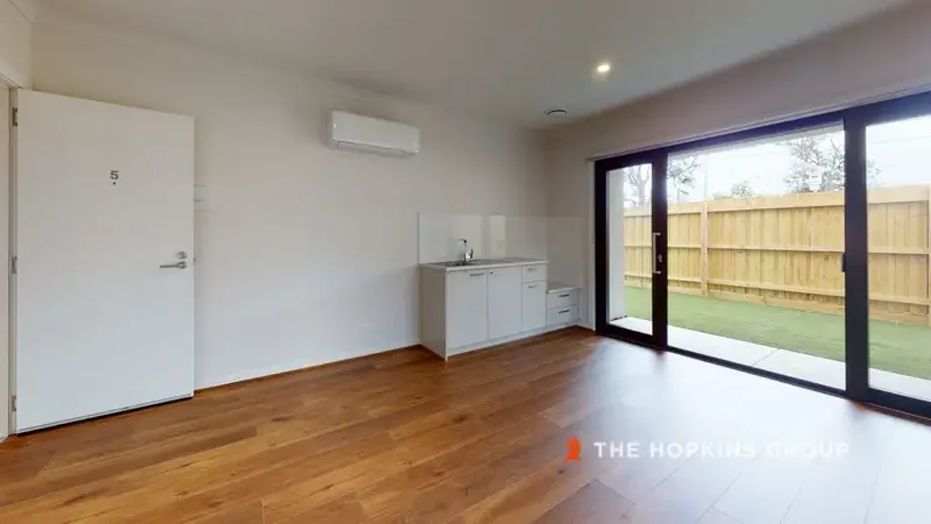 Ultra Modern Studio to Rent Close to Beach