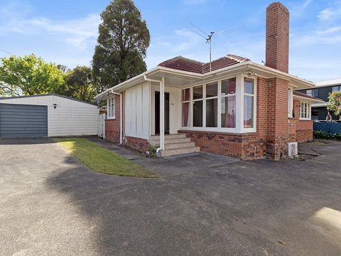 Te Atatu South 3部屋 Corner Site, Big Potential | Professionals