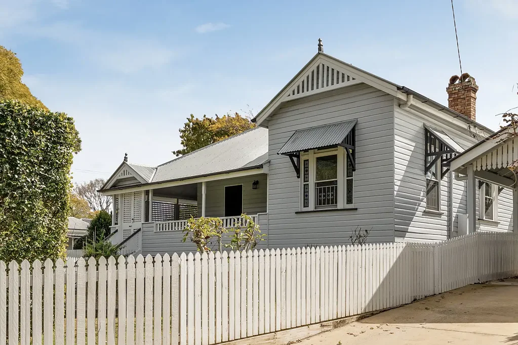 95 Bridge Street, Mount Lofty, QLD 4350