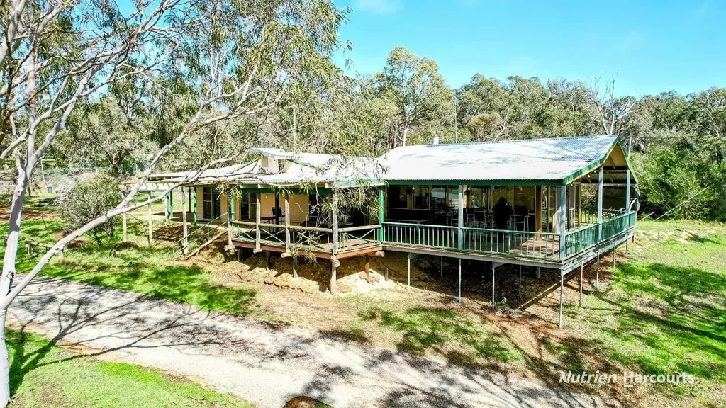 Gingin "FERNVIEW FARM" 1535ac.
