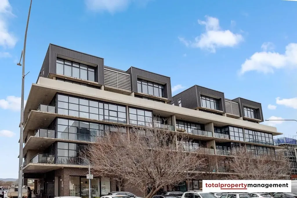 Make sure you inspect this fantastic two-bedroom apartment located in the exclusive ‘Dockside’ development – now featuring brand new carpets throughou