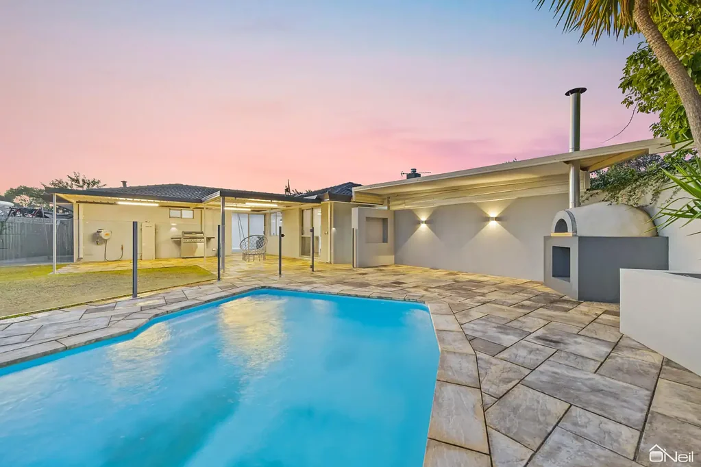 Forrestfield 5Kwarto SPARKLING FAMILY ENTERTAINER WITH IT ALL!