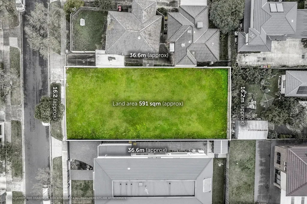 Chadstone 两套并排住宅 平坦地块已分割 北侧朝向优越 靠近公园学校 商圈生活便利 Hit the Ground Running with Plans, Permits & More