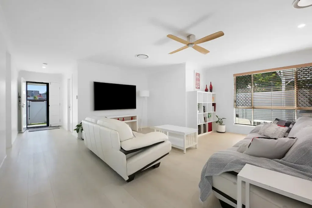 2 Sparrow Place, Burleigh Waters, QLD 4220