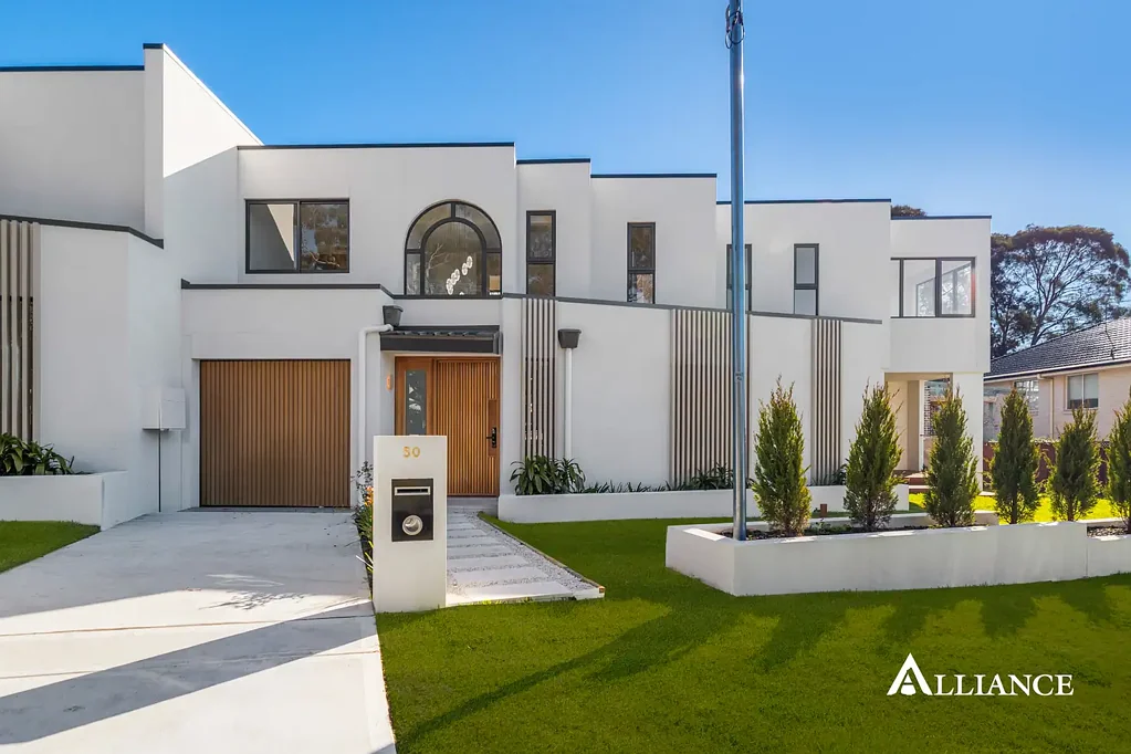 STUNNING BRAND NEW HOME