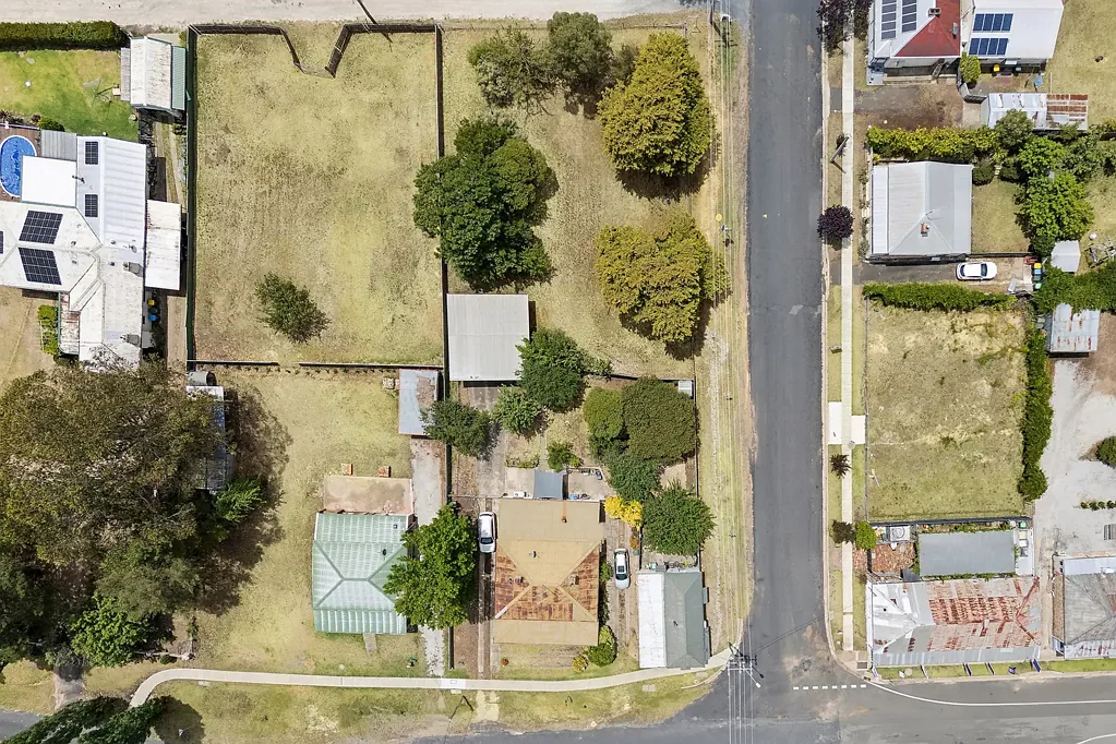Rylstone 4ห้องนอน Rare Investment Opportunity - Two Homes + Extra Block on One Title
14–16 Louee Street, Rylstone