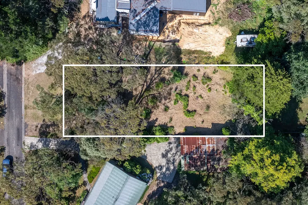 Blackheath 850平米阔地 阳光后向朝向 宁静林荫街道 步行Blackheath村 景观隐私佳 基础设施全 Design Your Ideal Escape in a Peaceful Village Setting