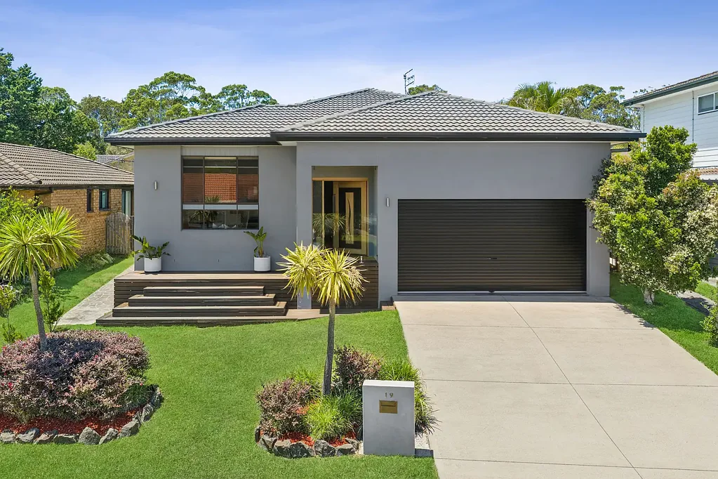 19 Namoi Close, Bateau Bay, NSW 2261
