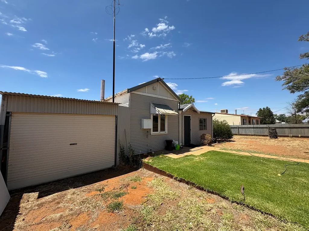 44 Woodward Street, Coolgardie, WA 6429