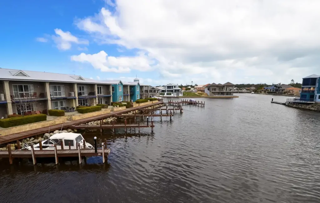 Waterfront Apartment - Fully Furnished with private Jetty