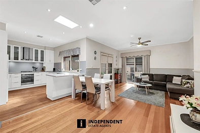 118 LAWLESS DRIVE, Cranbourne North, VIC 3977, 4房, 3浴, House