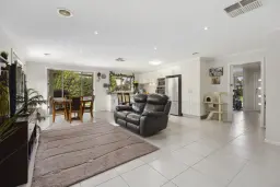 4 Hollows Circuit, Macgregor