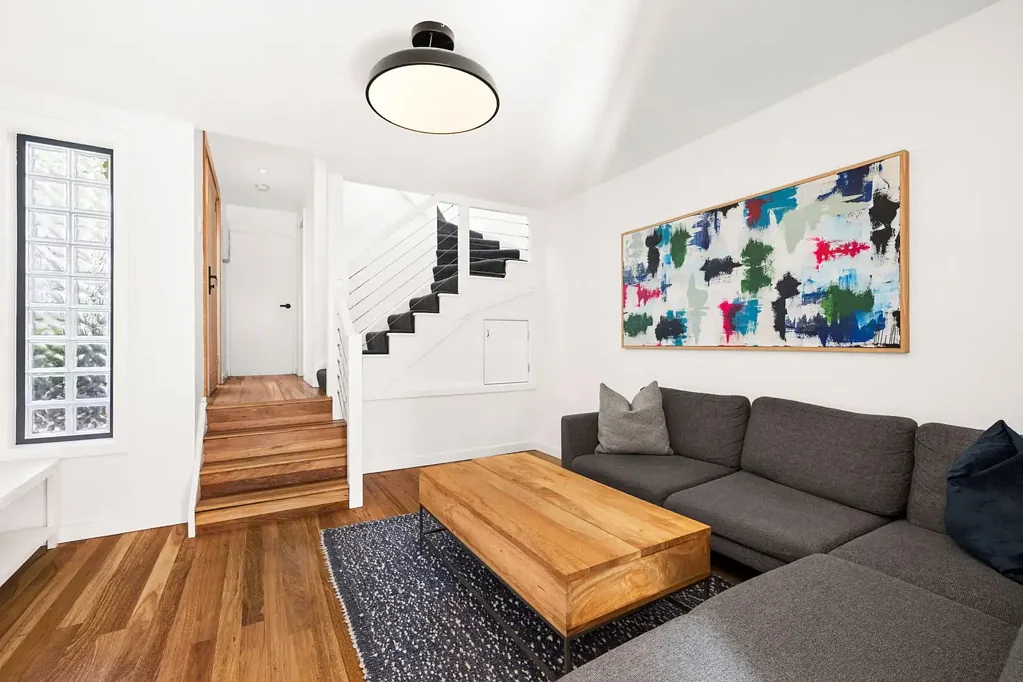 Leichhardt 3침실 Easy Living in a Stylishly Renovated Family Home