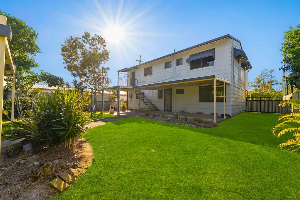 Coombabah 5ਬੈੱਡਰੂਮ Under Contract