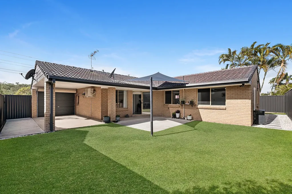 Oxenford 4 Slaapkamer Private Inspections Welcomed! Renovated 4 Bedroom Home - Move In Ready!
