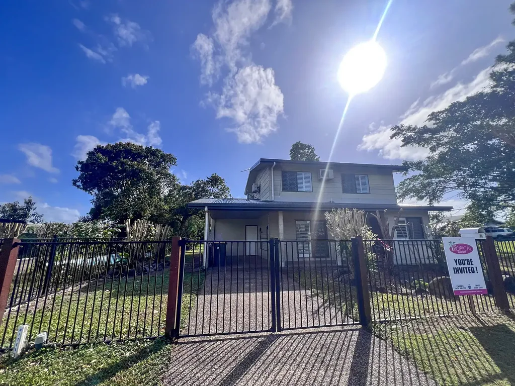 Tully Heads 3房  Solid Family Home Just 200m from the Beach !