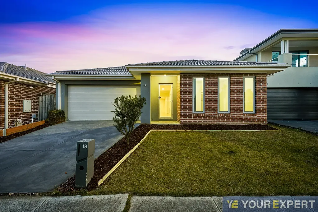 18 Corroboree Street, Clyde North, VIC 3978