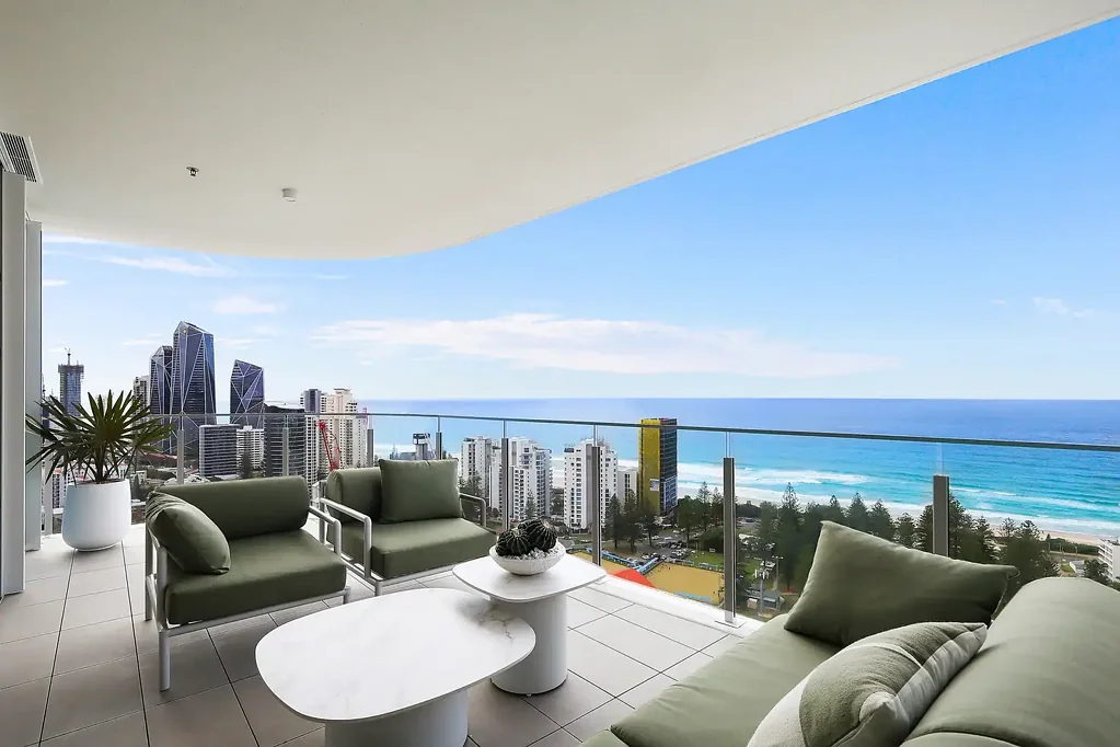 Broadbeach 3房  Luxe Sub-Penthouse: As-New, Envied North-East Aspect and Protected Ocean Views