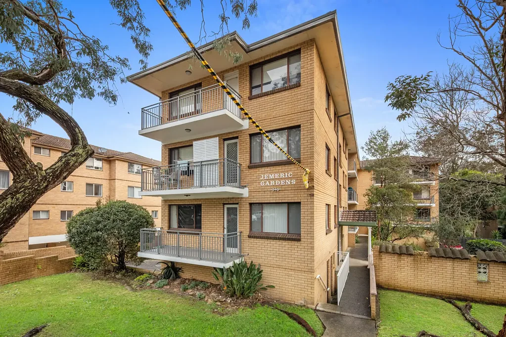 Caringbah 1Moenga Ultra-Convenient Location